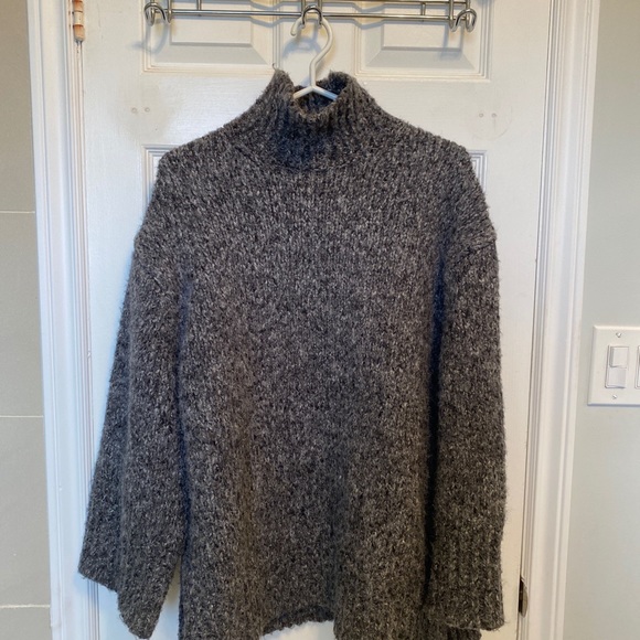 SOLD 🤩🤩 Oversized grey wool sweater Zara Small - Picture 1 of 5